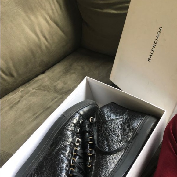 Balenciagas arenas worn 1 time for prom - Picture 5 of 8
